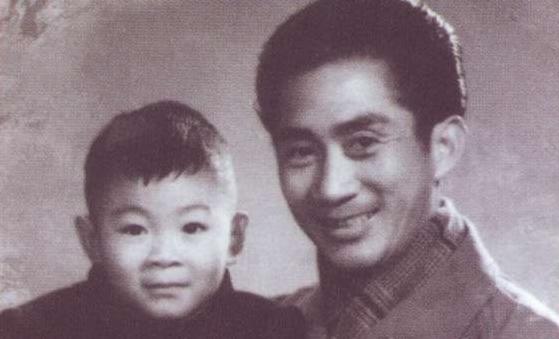 六小龄童哭灵,六小龄童送别大师兄