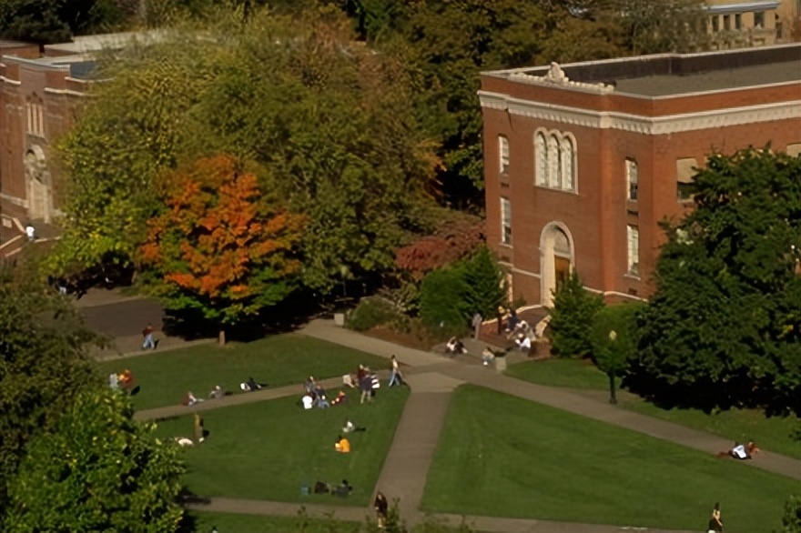 俄勒冈大学—一所具有百年历史，有世界级教育和研究水平著名学府