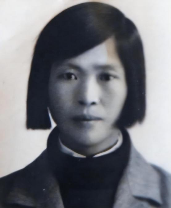 66年听侄女贺小平说，要坐火车去北京，*子珍贺**：小平，我也要去