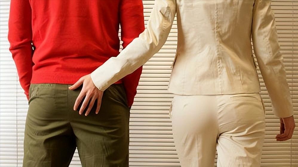 女性屁股上长满痘痘什么原因,女性臀部前面生毛怎么消除