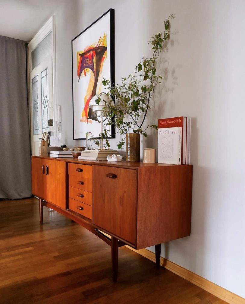 32岁德国牙医的家，整屋干净整洁且温暖，喜欢花和猫的生活很精致