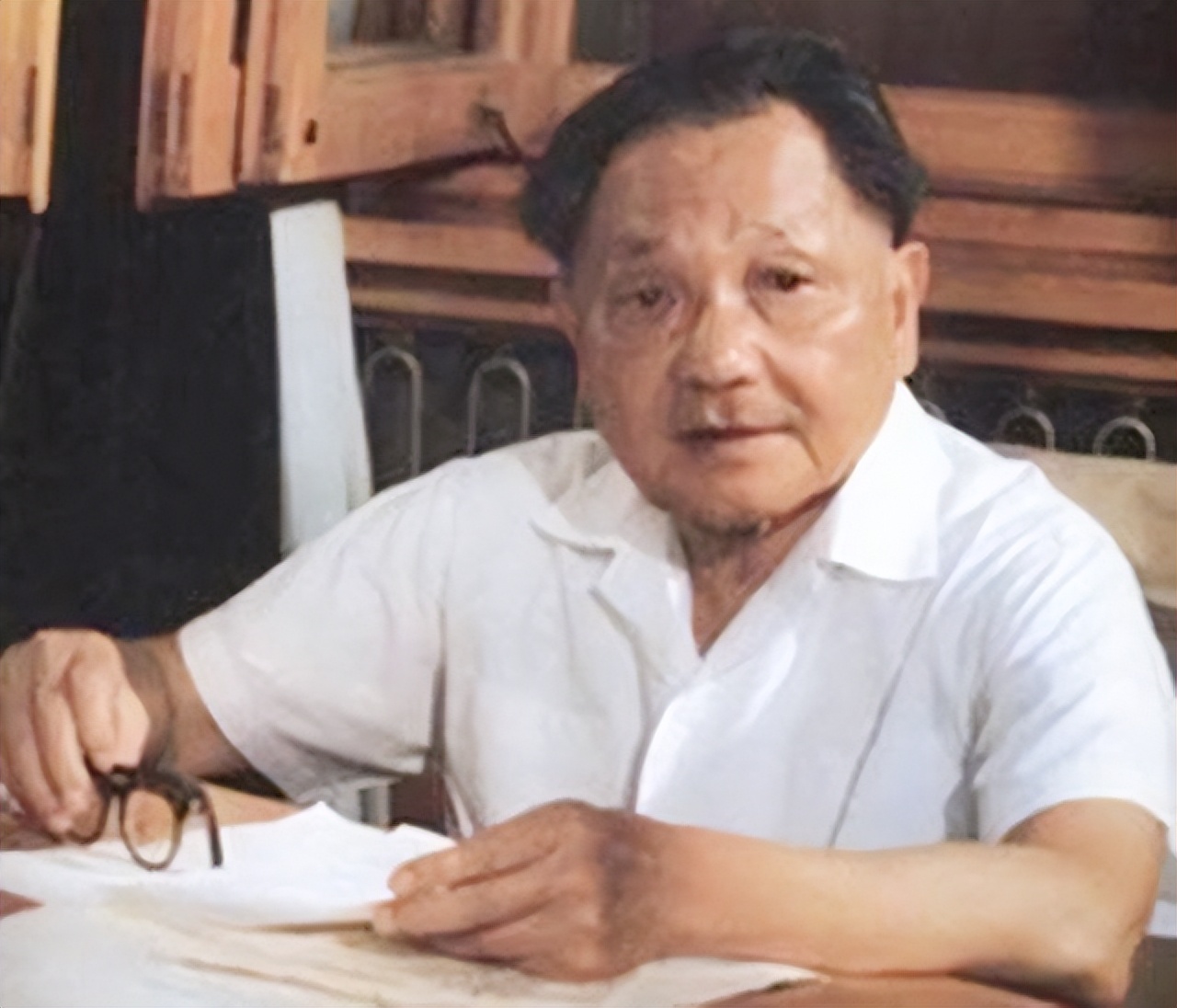 *小平邓**的保健医生郭勤英：邓公之所以能活到90岁，和一习惯有关系