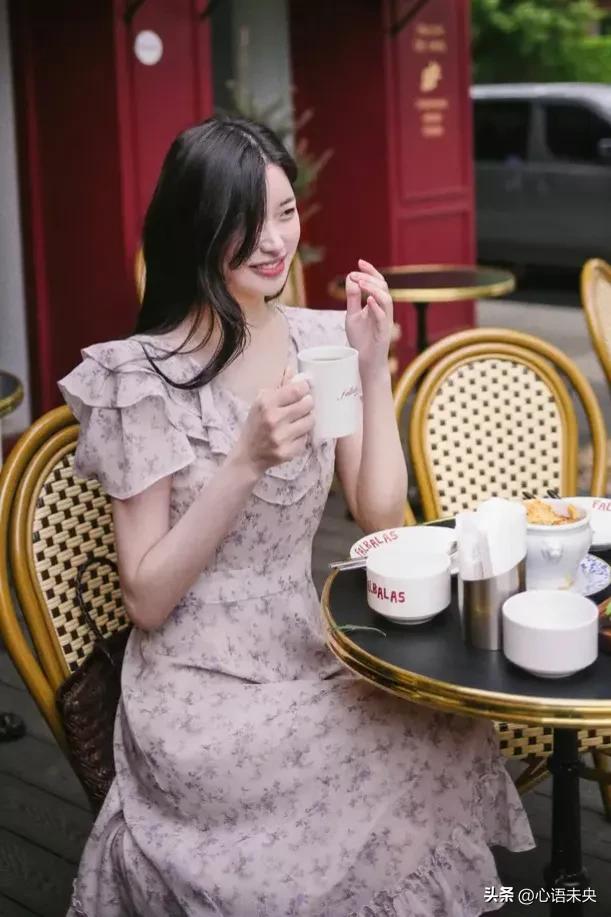 站在岁月的巷口，回眸，浅笑嫣然