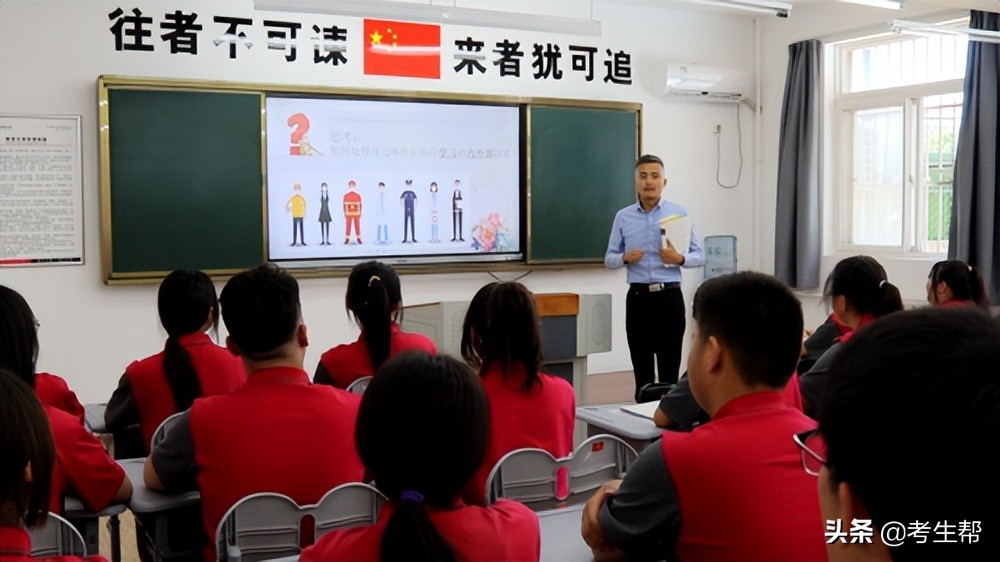 陕西考生网赞扬-西安博雅艺术职业中学优秀教师-薛凡