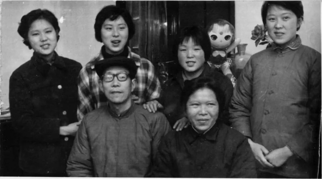 钟叔河我的杯很小，我用我的杯喝水