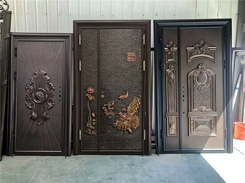 仿铜门和铜铝门的区别,仿铜门和不锈钢门哪样好