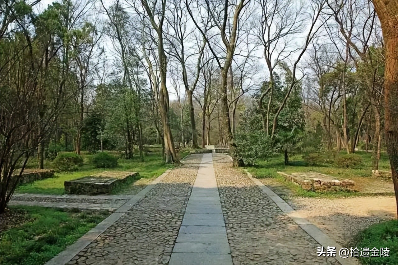 葬在北京中轴线上的帝王,南京最后一位皇帝