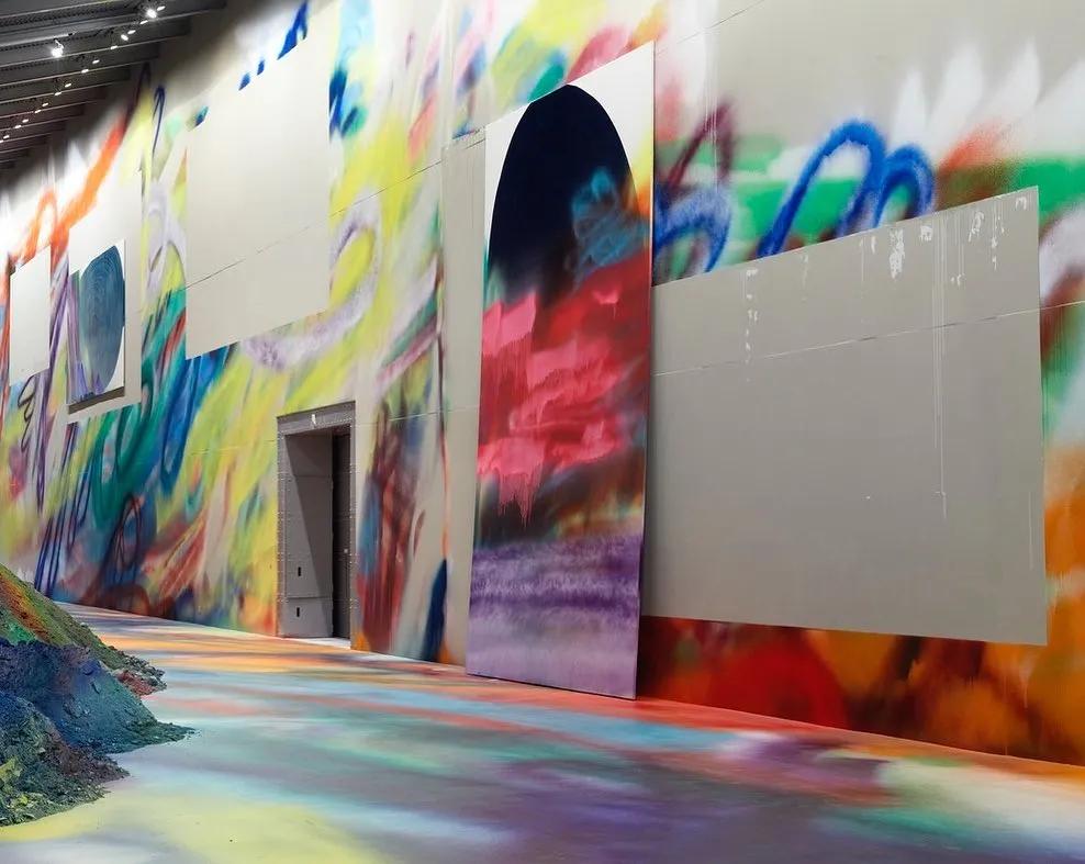 “垃圾创作”狂卖500万，网友忍不住群嘲：污染环境，这也叫艺术