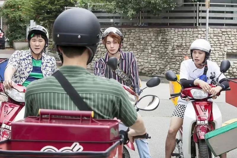 北京白天送快递晚上送外卖赚多少,快递小哥送快递工作