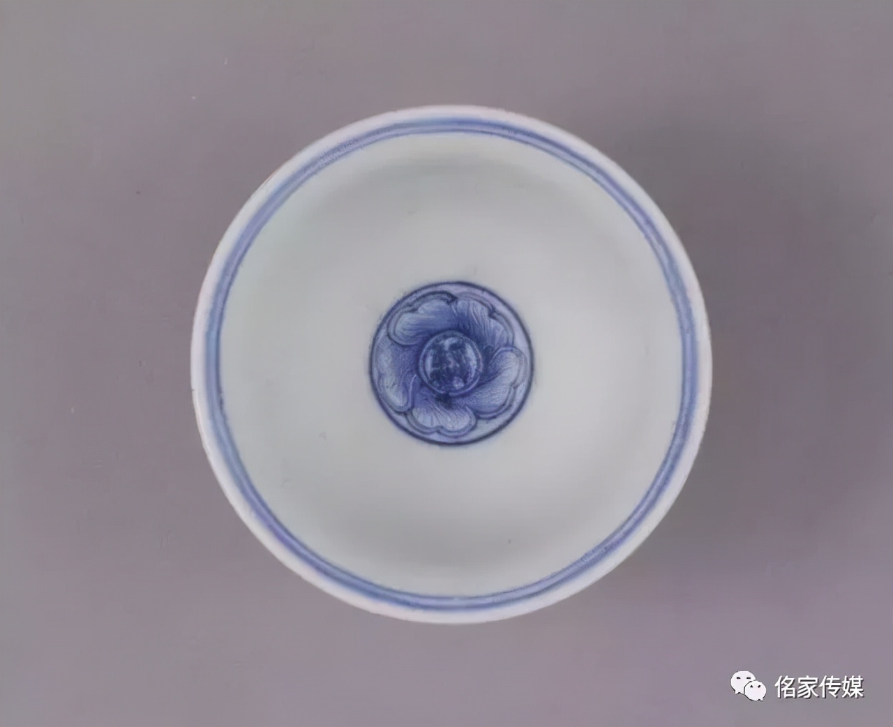 永乐青花瓷压手杯,永乐暗刻龙纹压手杯