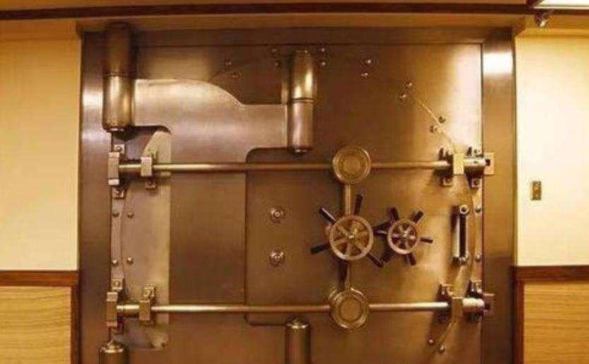 为什么银行的钱每天要运走,银行为什么每天都要运钞