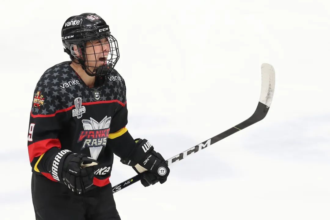 WHL|深圳万科阳光主场5比2击败龙卷风，一天之后进行决胜场较量