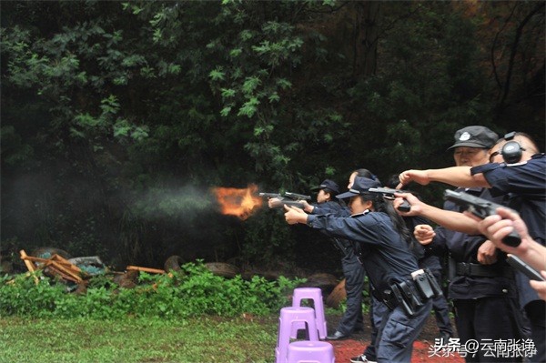 以“文化名城”之名述评20年警察时光