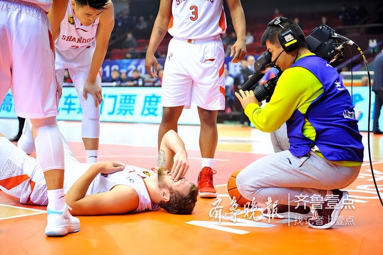 我与足球那些事,全能中锋莫泰尤纳斯