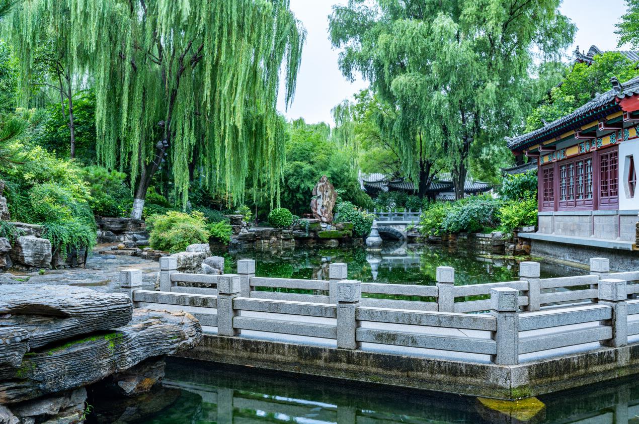 游济南趵突泉大明湖的感慨,趵突腾空润泉城