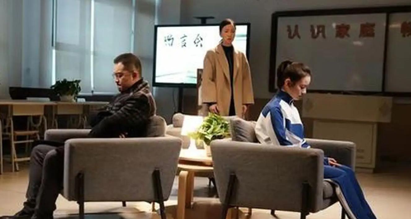 成年了还被父母管太严是什么感受,子女成年后父母有责任管吗