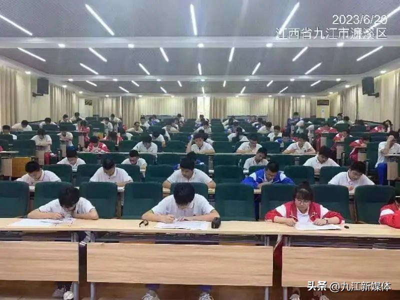 扬学科魅力展化学风采——九江外国语学校举行高二年级化学学科竞赛