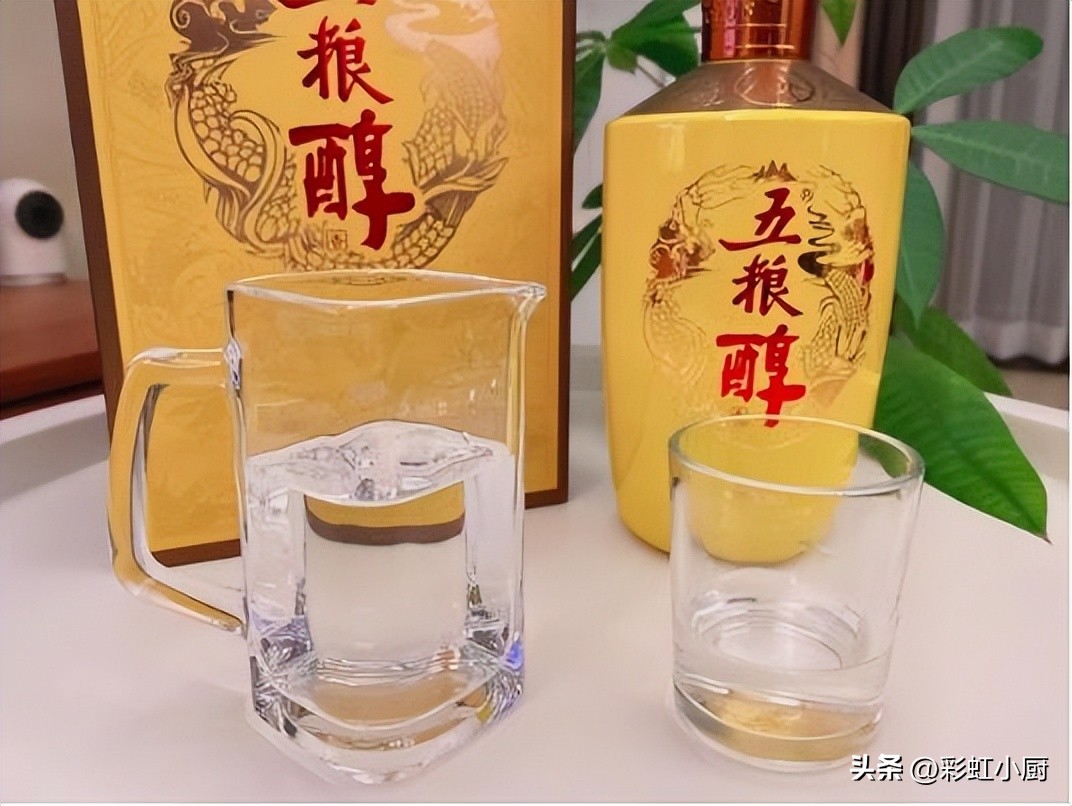 过年家庭聚餐推荐什么酒,过年送礼哪个平价酒好