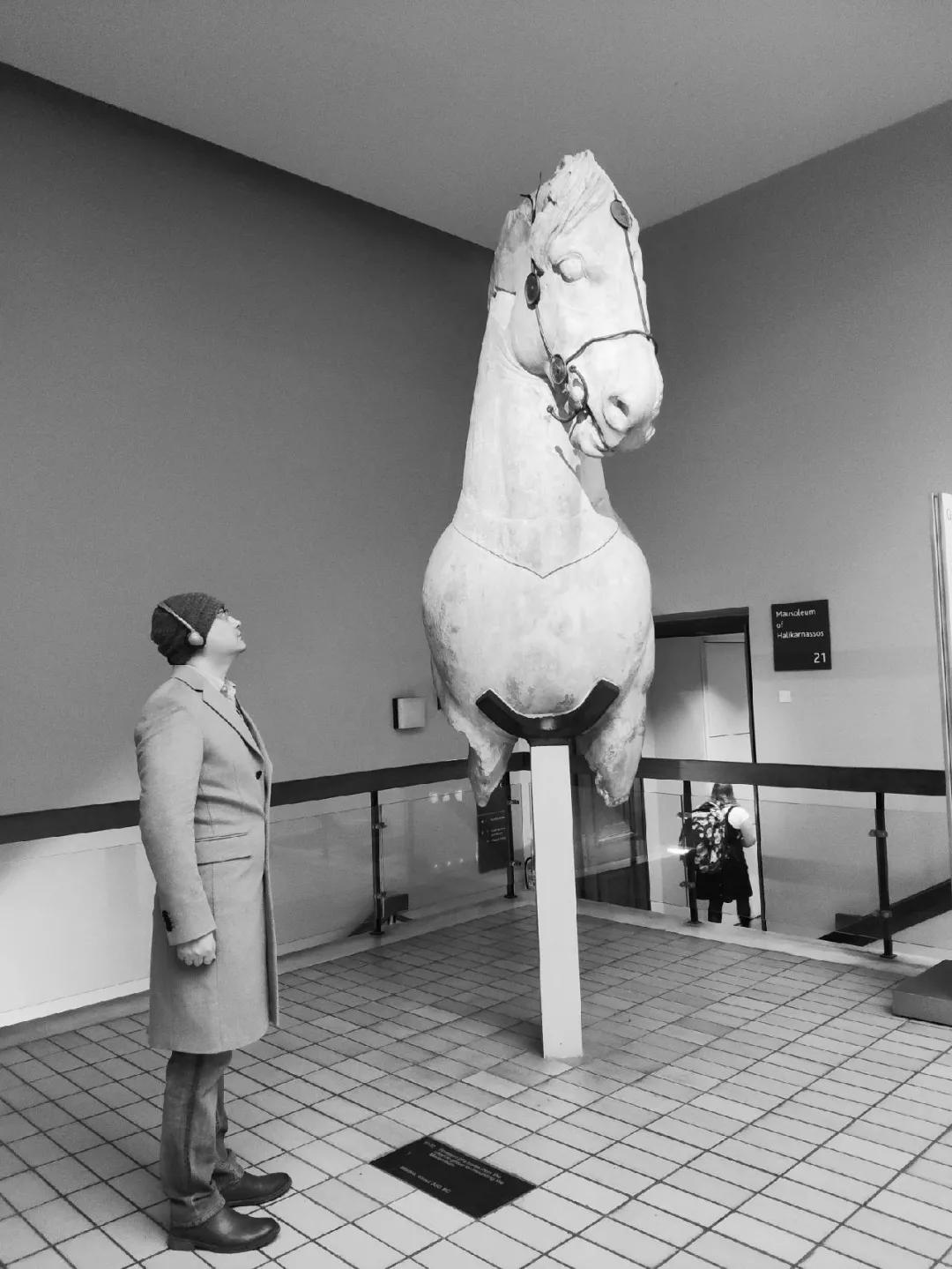 地球另一边的人们是倒着吗,地球另一侧的人不会掉下去吗