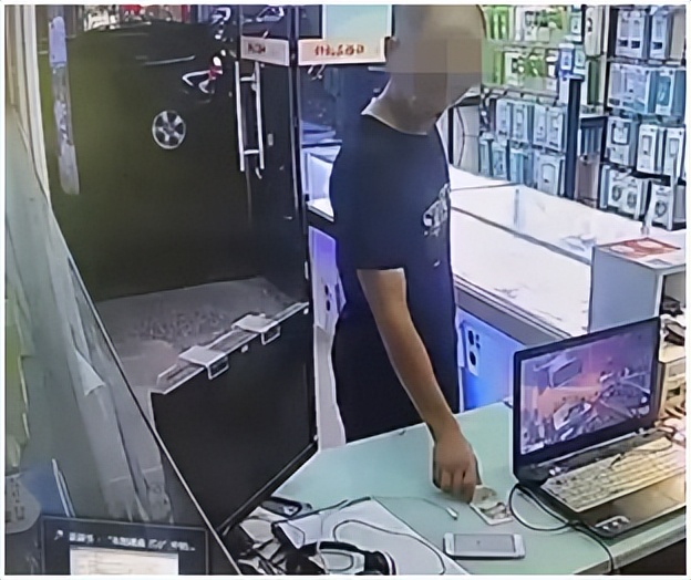 男子偷手机50元贱卖,男子网吧偷手机卖掉