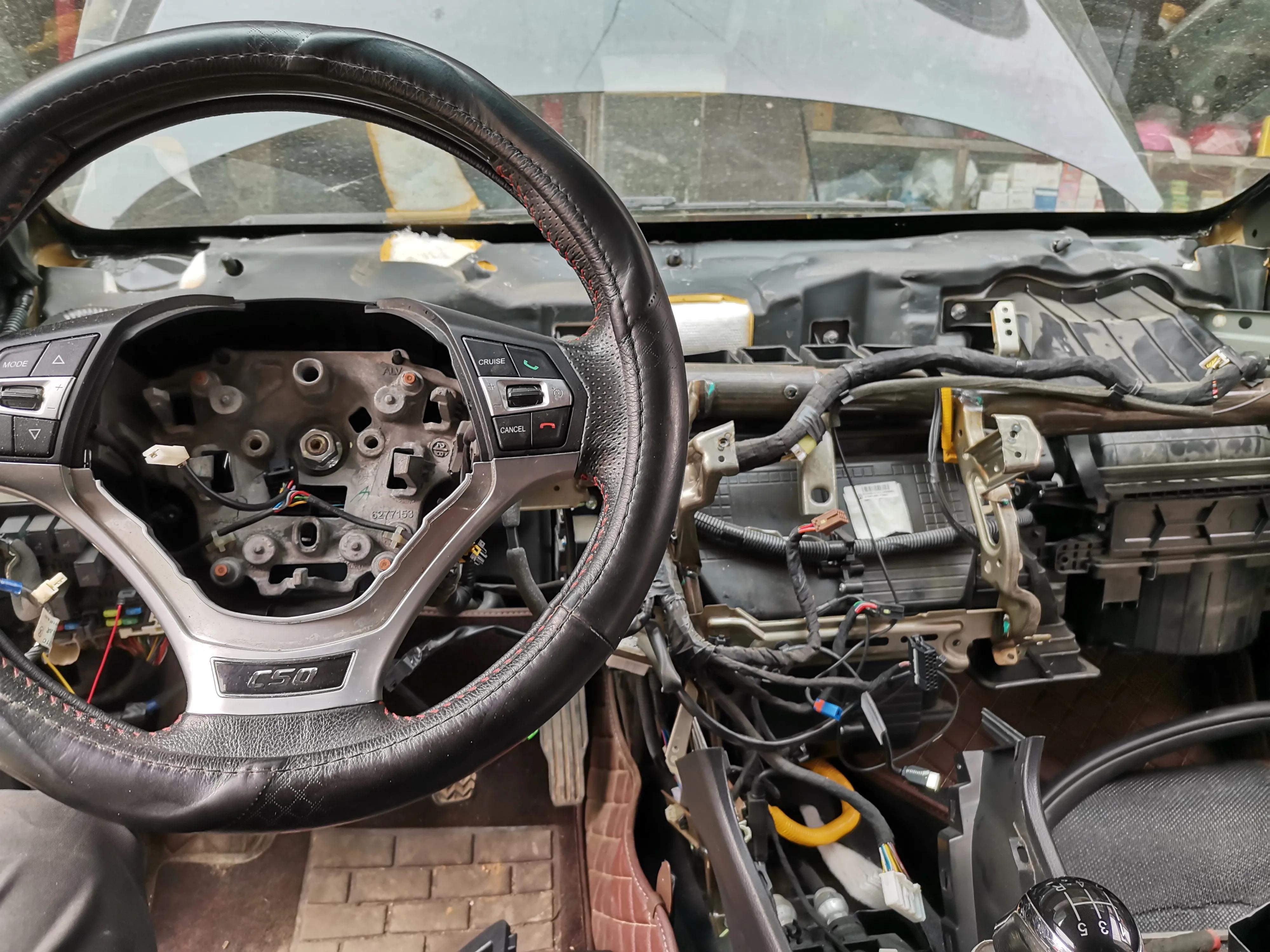 排气管放屁响怎么回事,排气管放炮的原因