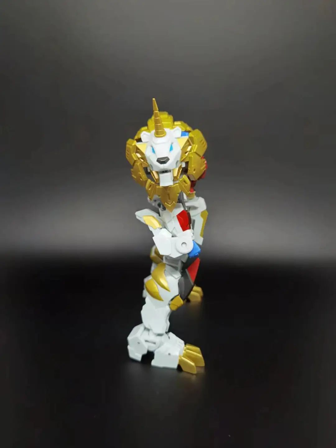 盘古模型白狮,盘古模型白狮擎天柱