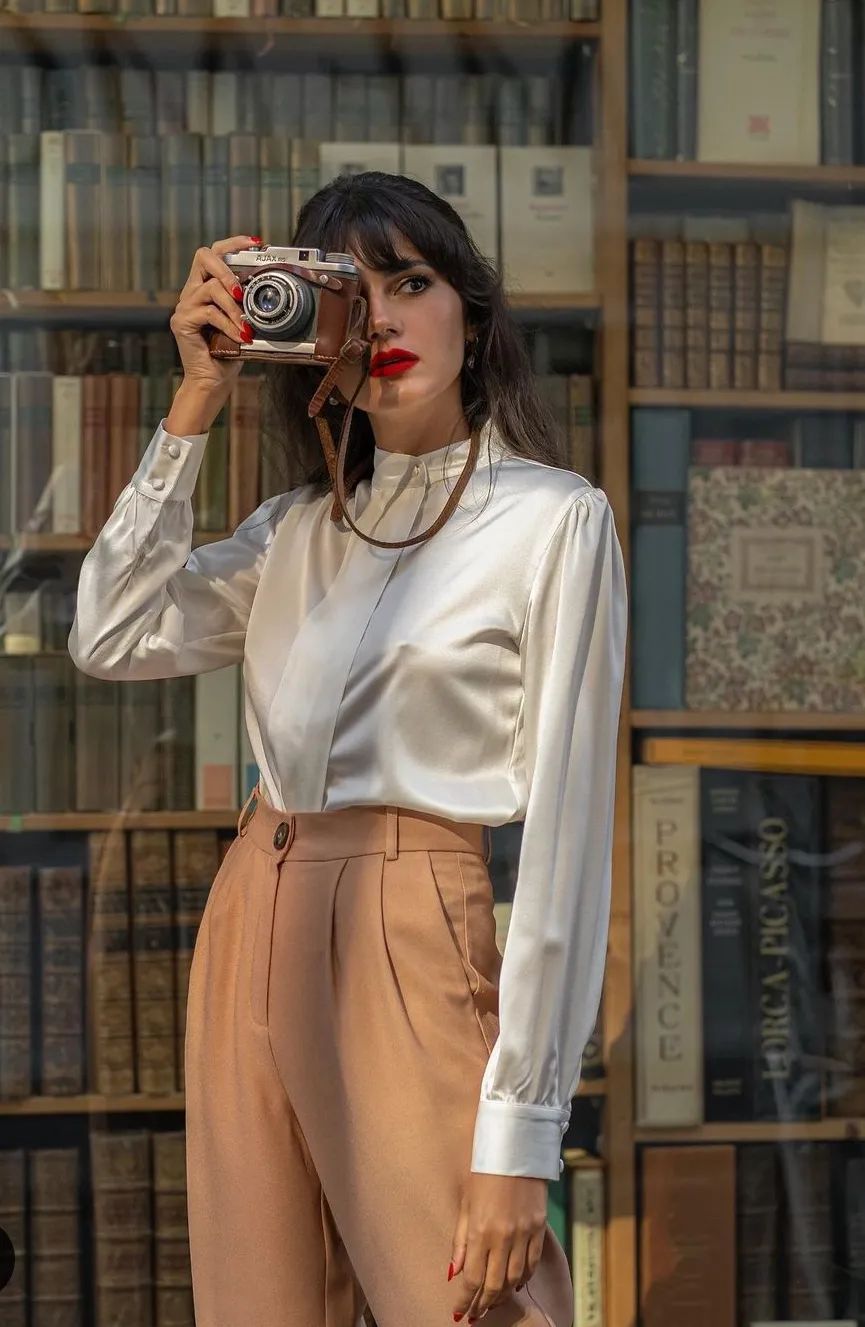 驼色连衣裙搭配的高级穿法,原来都这样穿驼色太年轻洋气了