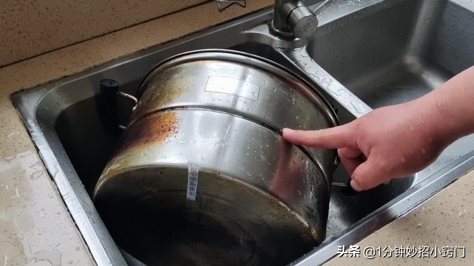 不锈钢锅发黄发黑怎么洗干净,不锈钢锅内部烧焦发黑怎么清理