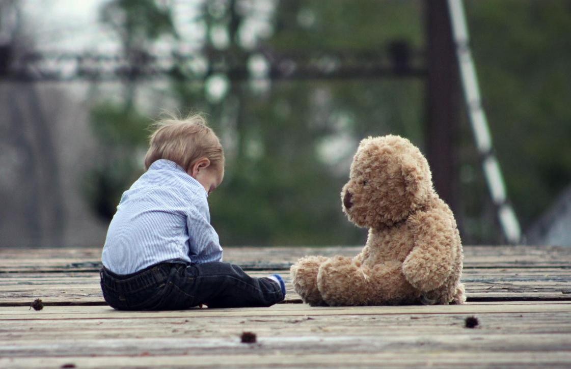 虐待儿童事件屡见不鲜，面对人性之恶，社会要如何介入？