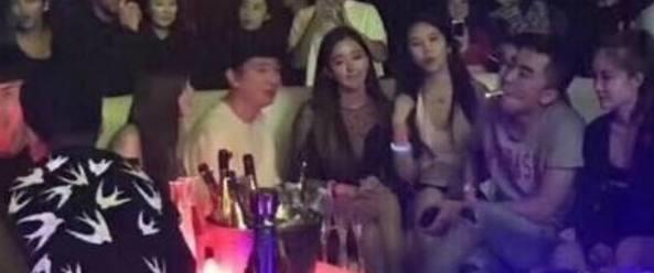 王思聪夜店抢c位,网曝王思聪夜店视频