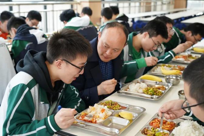 以一日之力，应朝阳之功——记乐山东辰高中部的一天