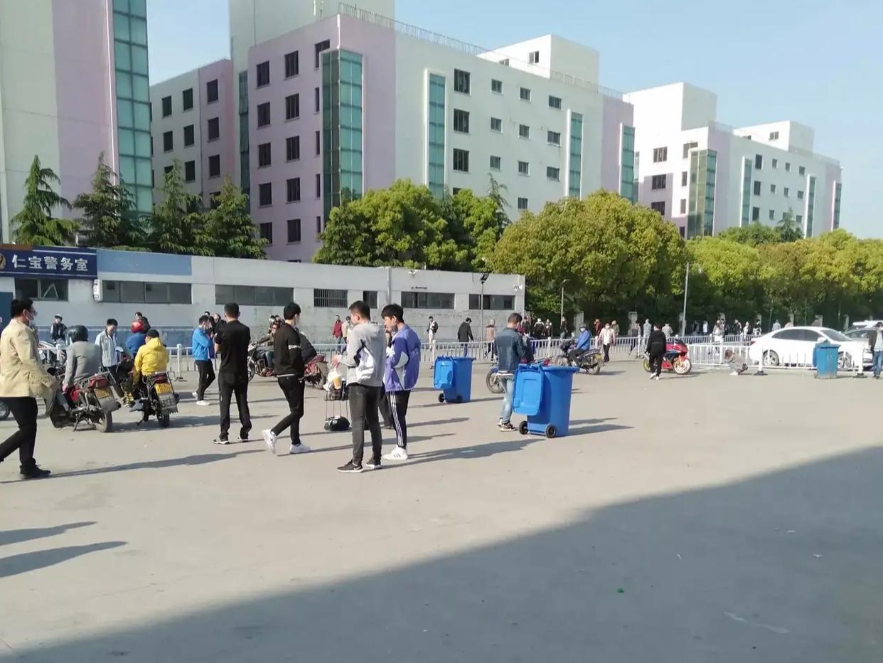 工厂5天8小时工作制是怎么样的,工厂12小时工作制是怎么安排的