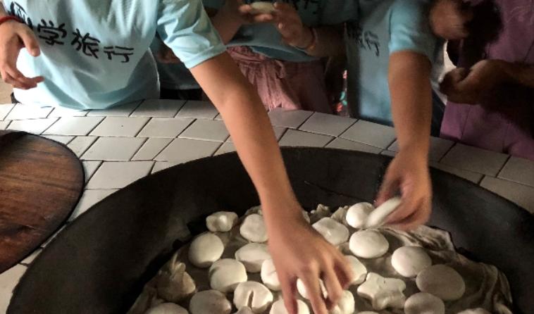 你赠我雪中炭,我回你锦上花——这对母子是对中国人最好诠释