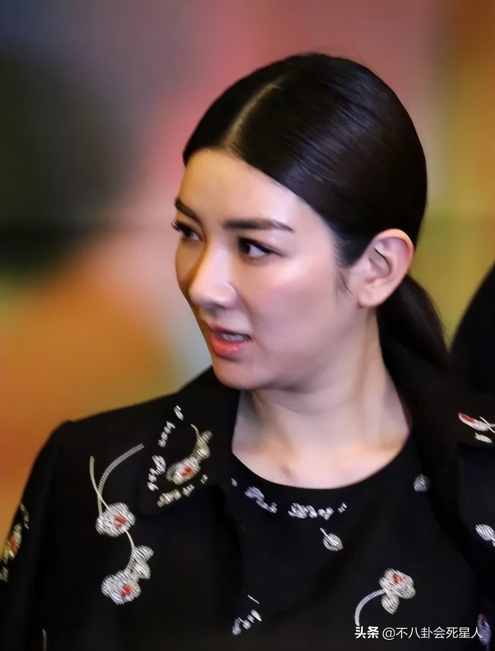 前摄镜头拍人脸为什么变丑,镜头前凹身材