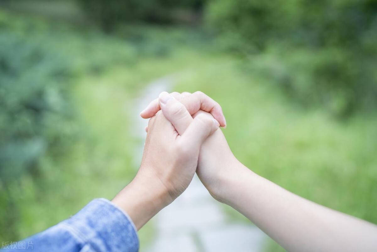 女子割腕被救下又跳楼,女子跳楼身亡家属索赔