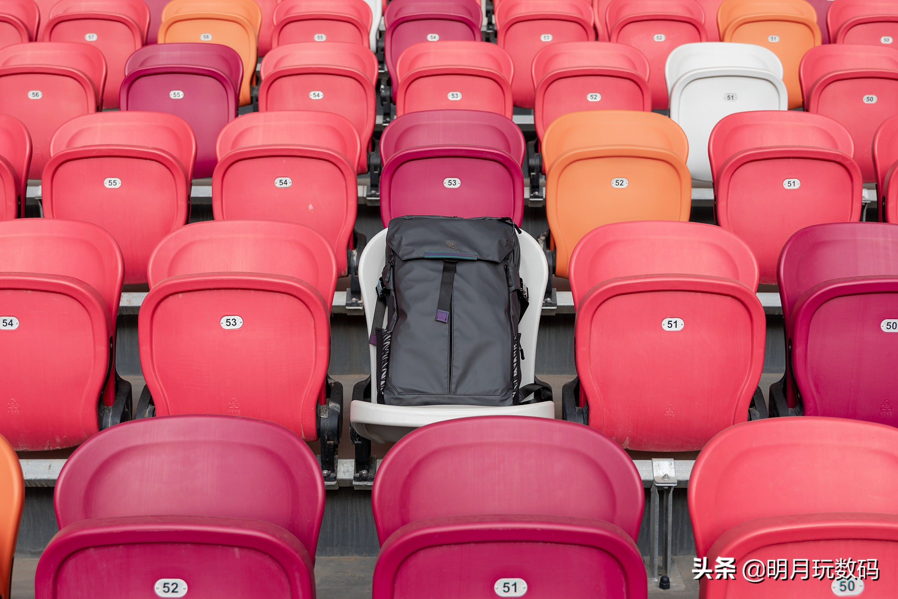 光影行星双肩包男200,类似于光影行星的双肩包