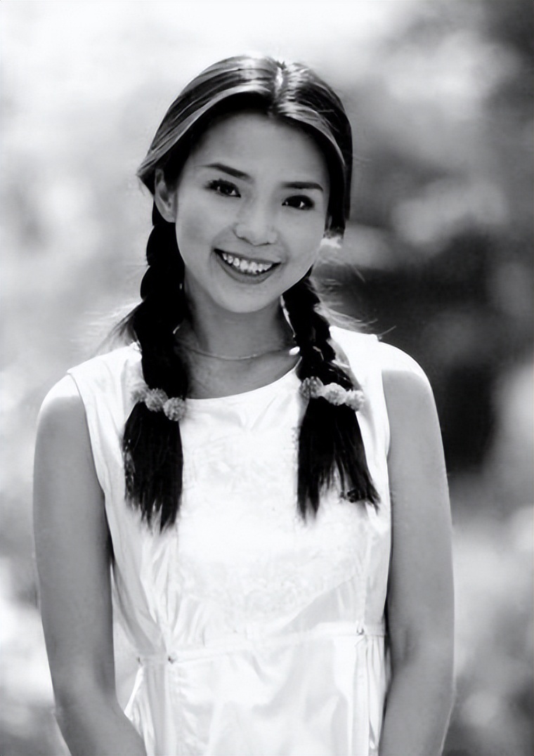 主持人朱迅哽咽痛哭,主持人朱迅和婆婆一起同台