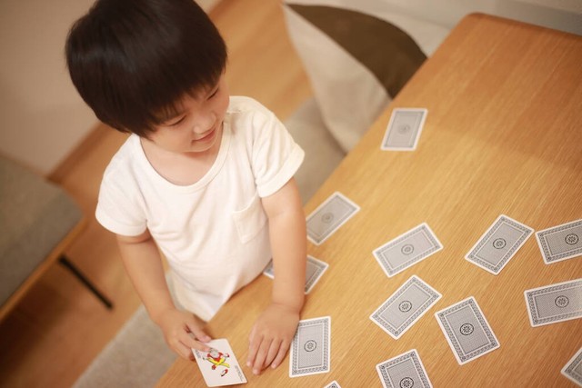 适合一个人带孩子出游的游戏,适合旅游车上跟孩子的互动小游戏