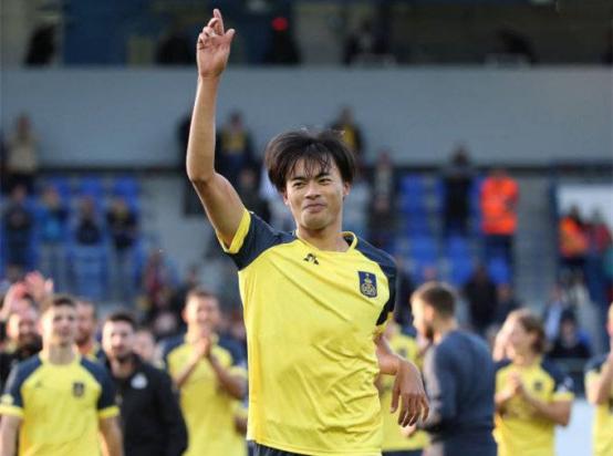 国足最新利好！日本队4大旅欧国脚受伤，李霄鹏有望为李铁复仇