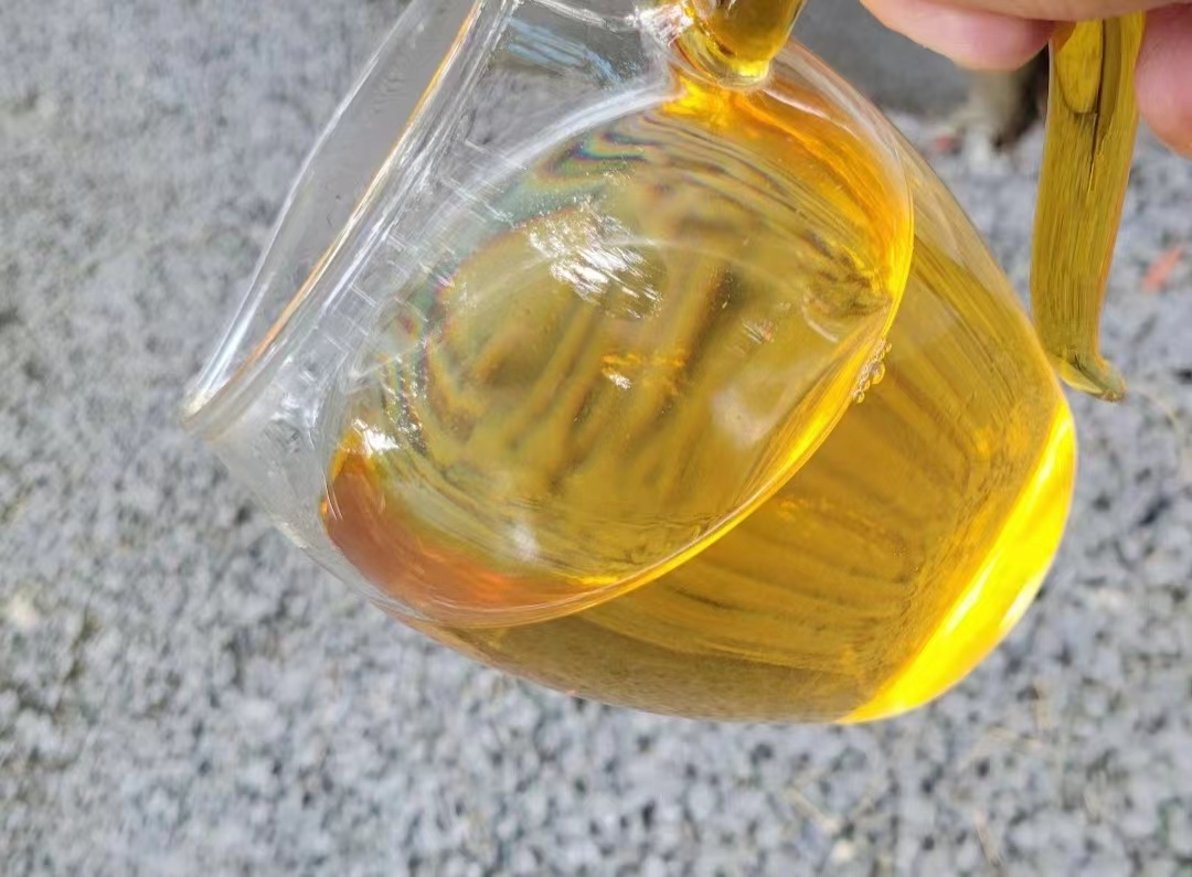 一盏茶里品百味人生,细细感受每一口茶汤的滋味