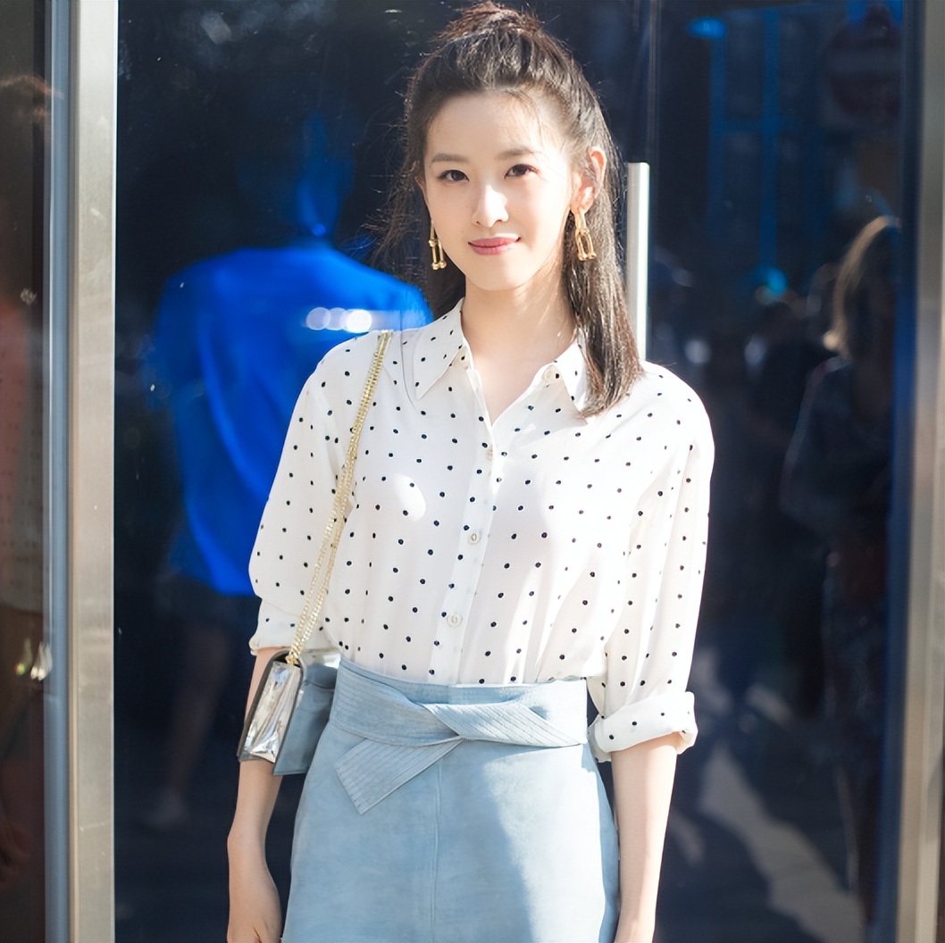 章泽天与刘强东出席照,刘强东章泽天甜蜜现身伦敦街头