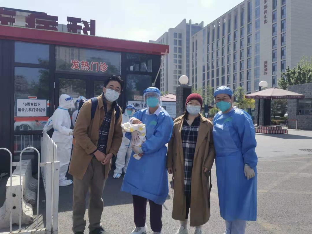 通州居民发长文:“千万不用害怕!(我)亲历小区封控孕妇待产”