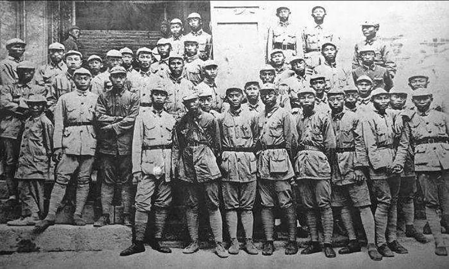 扁担少将龙开富：保卫毛主席18年，叶帅得知遗言后批准葬入八宝山