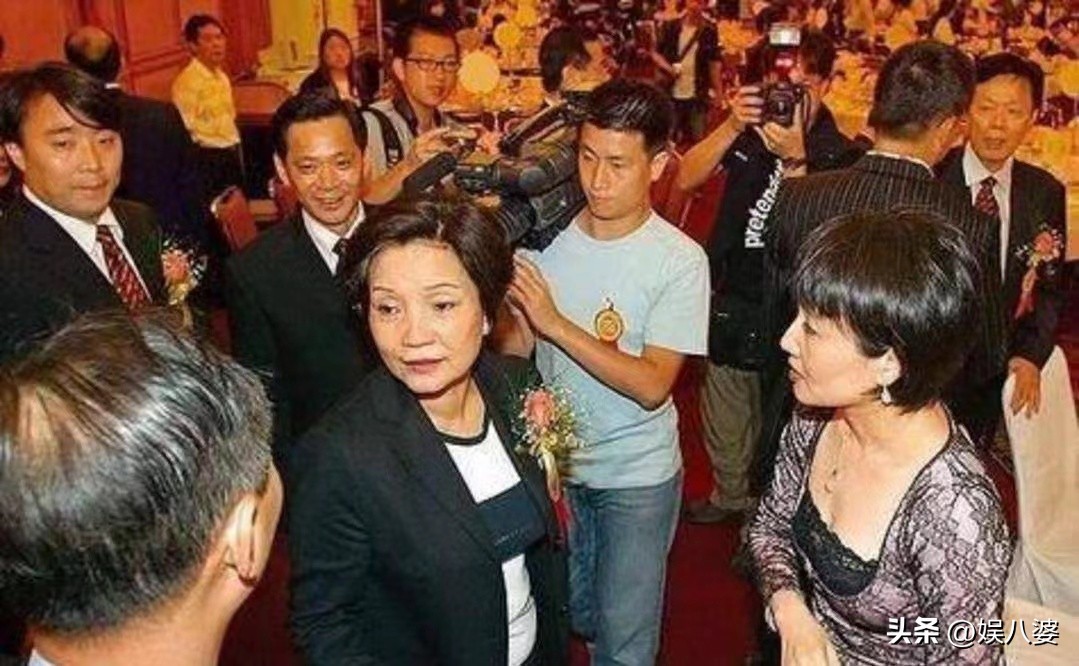 澳门新晋赌王劳斯莱斯 (澳门赌王买20辆劳斯莱斯)