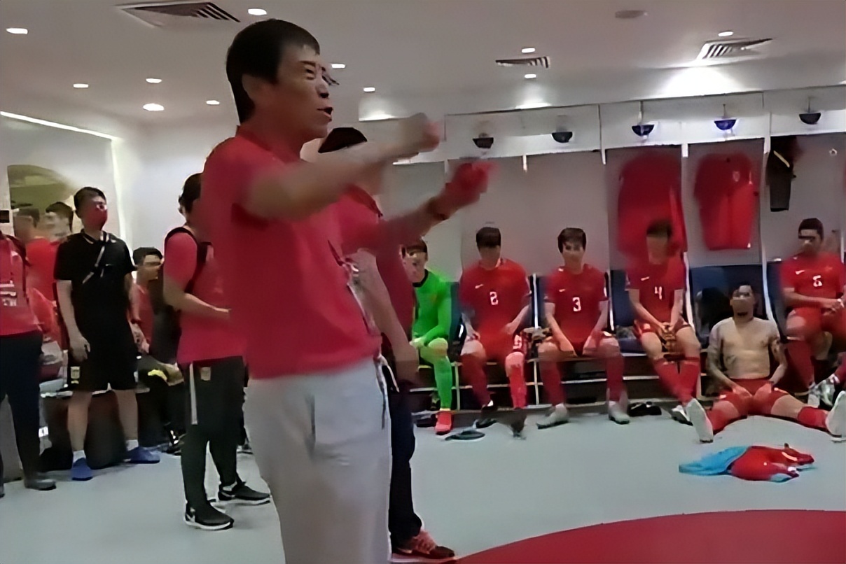 陈戌源任足协主席期间，男足跌出亚洲前十，联赛稀烂亚冠摆烂