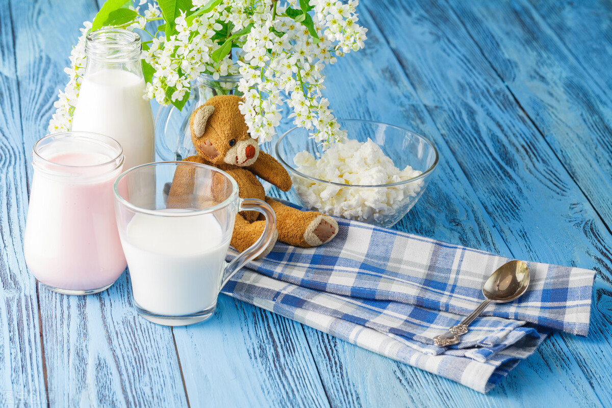 放冰箱冷藏的酸奶过期10天能喝吗,过期酸奶会导致睡不着吗