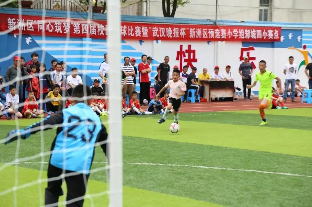 足球氛围浓厚的学校,足球校园氛围