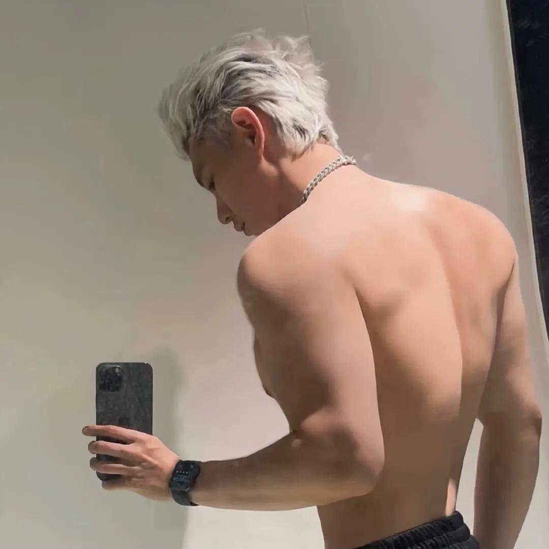 男生头像冷酷帅气,男生头像干净高级质感