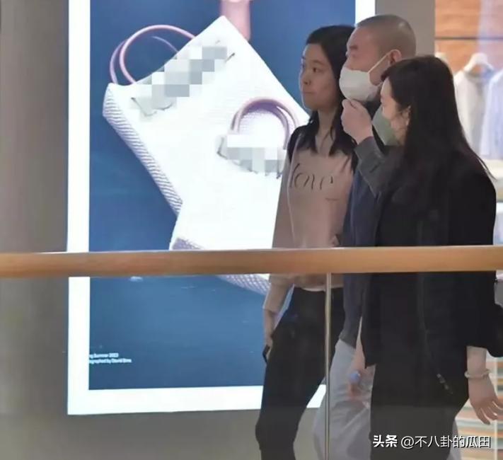 一天5个瓜!公开恩爱、确诊癌症、劣迹复出，娱乐圈太猛了