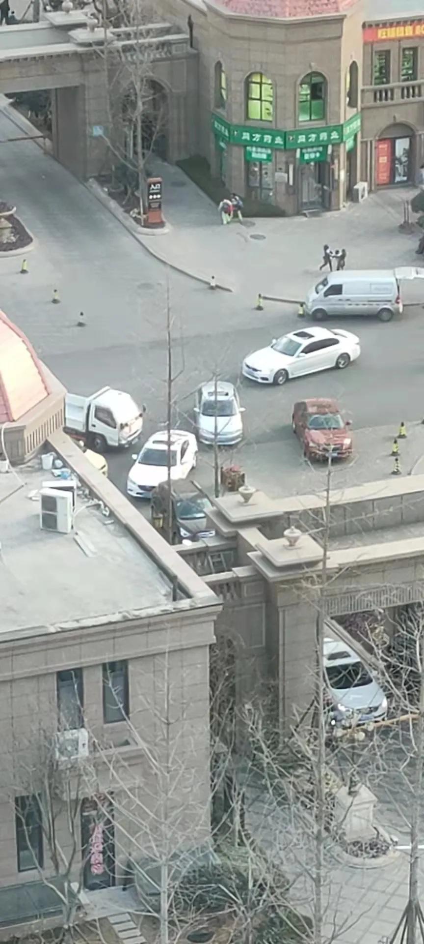 公共停车位收费不缴费会怎么样,公共停车位收费不交怎么样